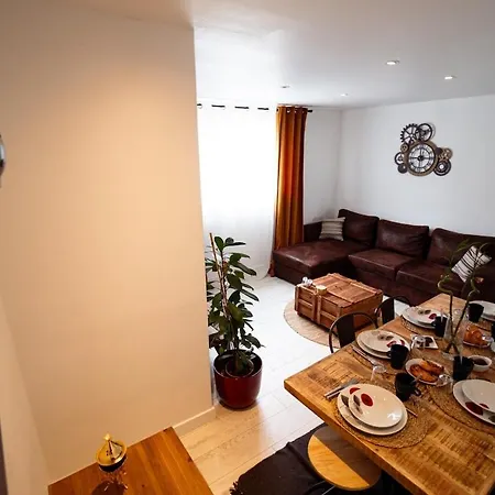 Apartment Bright Modern, Near Center And 10 Min From Beaches *