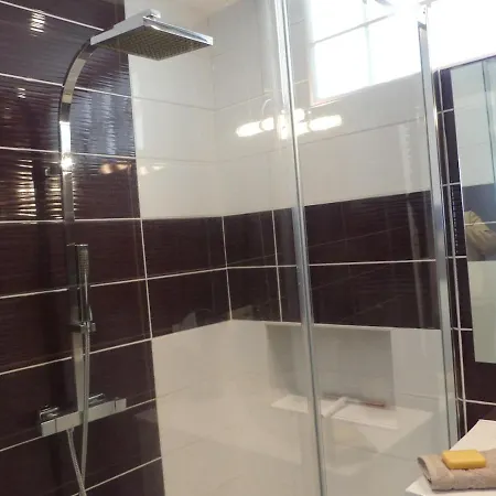 Apartment Bright Modern, Near Center And 10 Min From Beaches *