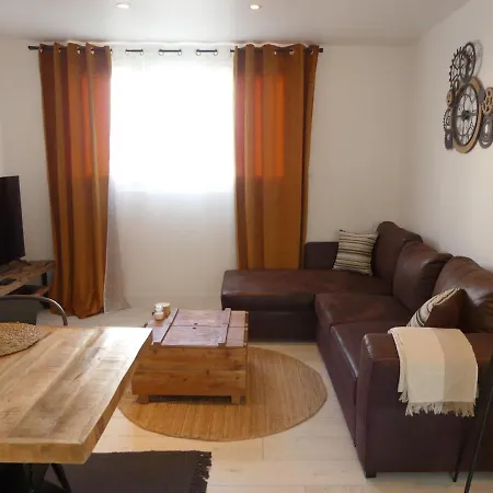 Bright Modern, Near Center And 10 Min From Beaches Apartment